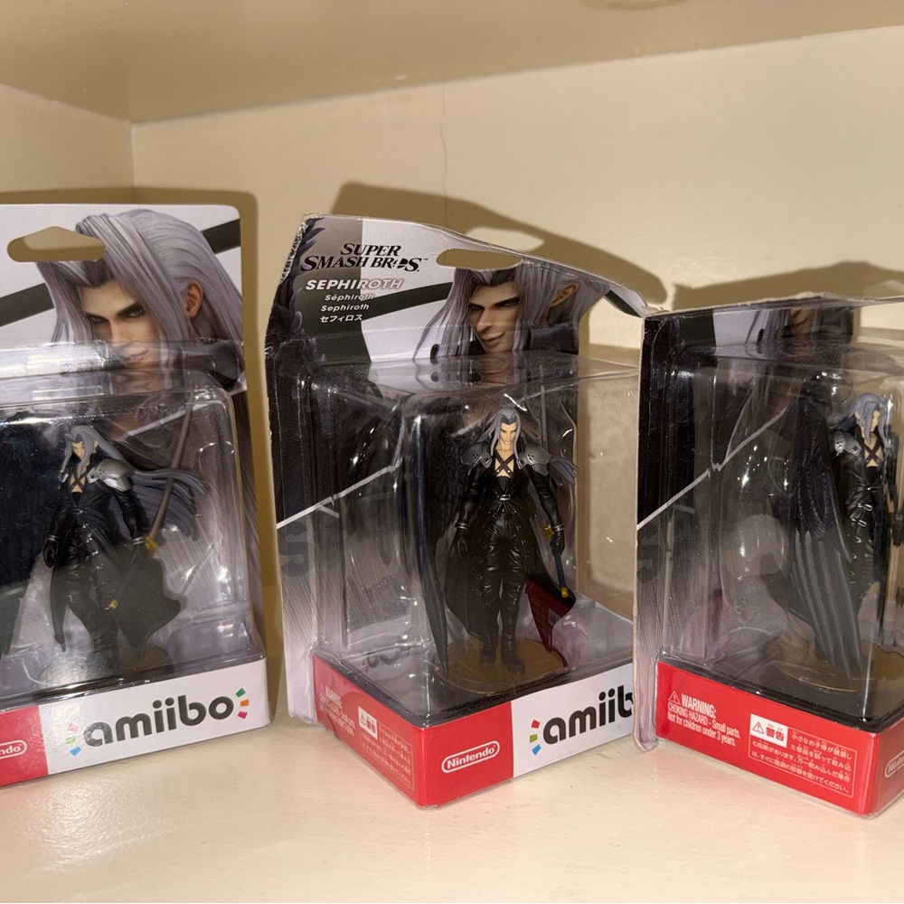 SEPHIROTH - amiibo -  !bent boxes!  **NIB**